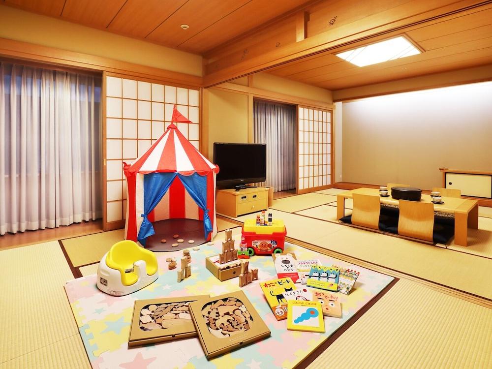Miyako Hotel Gifu Nagaragawa Exteriér fotografie A room at a Japanese hotel