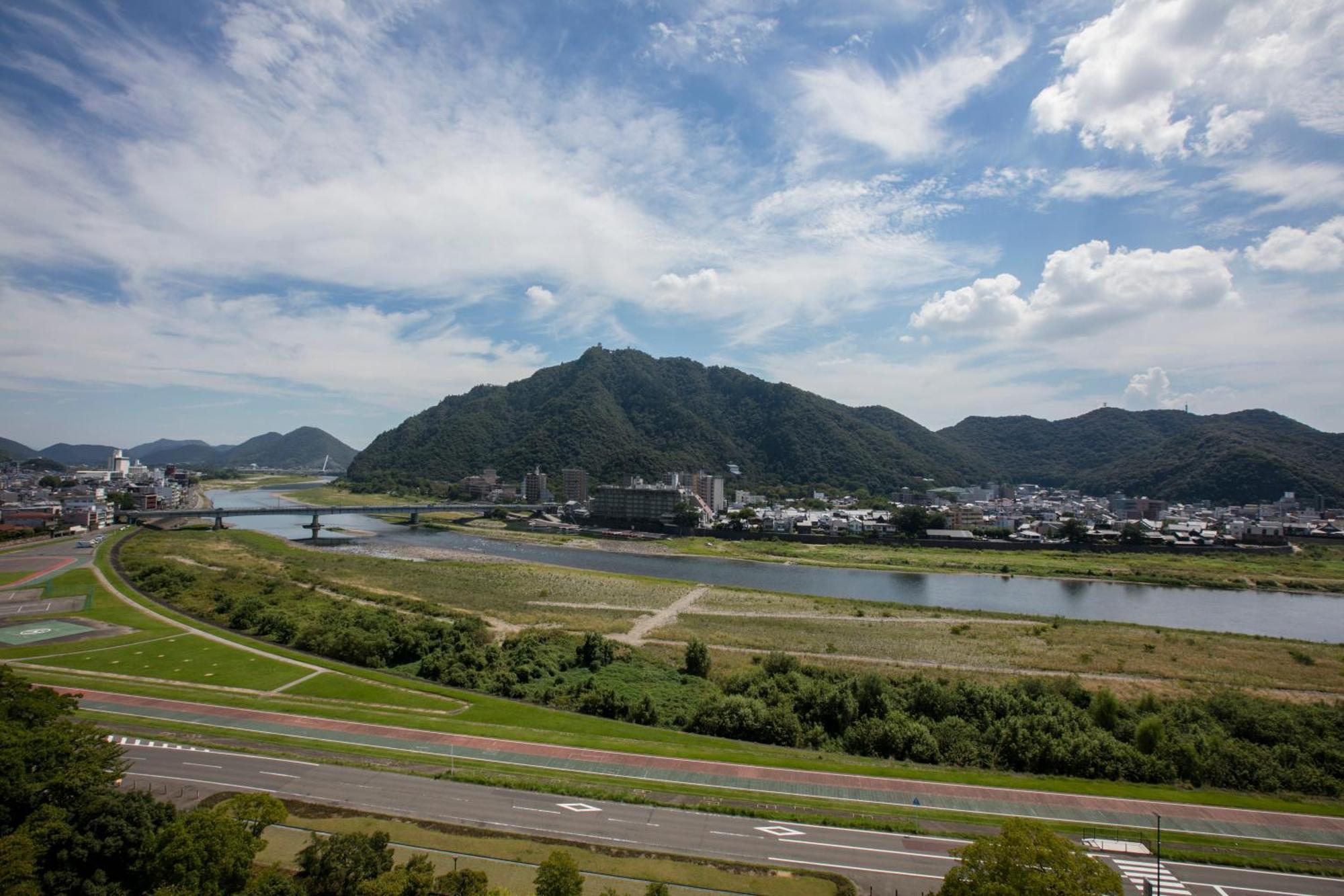 Miyako Hotel Gifu Nagaragawa Exteriér fotografie View of the town
